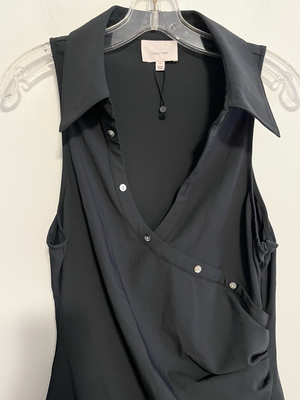 NWOT Cinq a Sept Margie Notched Hem Sleeveless V Neck Mini Dress in Black.
Sz 12 - Picture 6 of 11